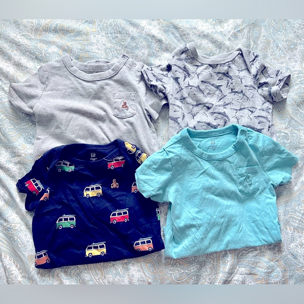 Baby gap 18-24 month short sleeved onesies. Like new. Smoke free home